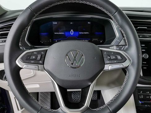 Certified 2023 Volkswagen Tiguan SE w/ Panoramic Sunroof Package FWD image 11