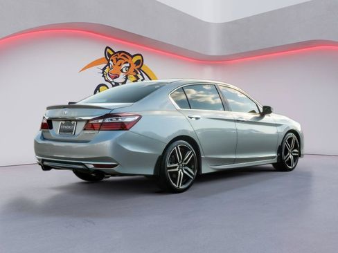 Used 2016 Honda Accord Sport image 5
