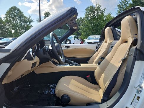 Used 2024 MAZDA MX-5 Miata RF Grand Touring RWD image 12