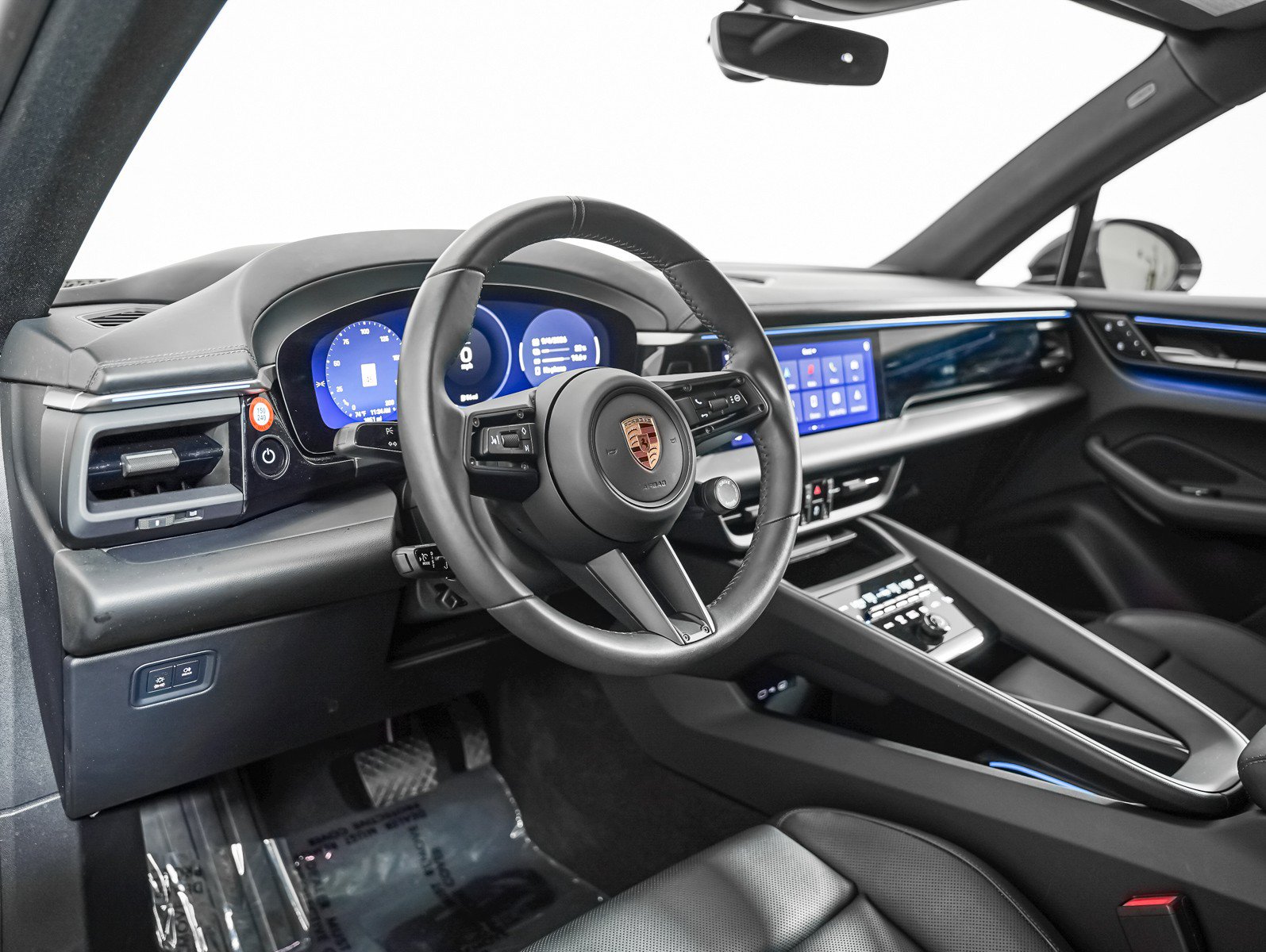 Certified 2025 Porsche Macan 4 Electric AWD/4WD image 4