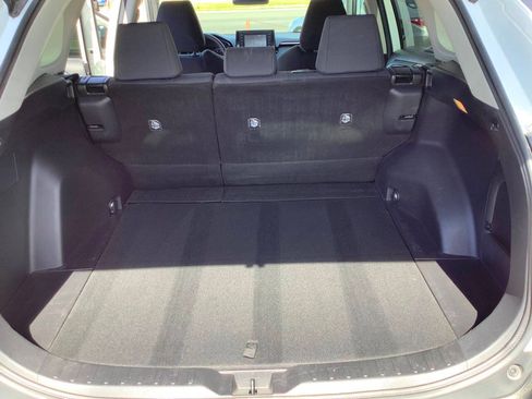 Used 2021 Toyota RAV4 LE AWD/4WD image 33