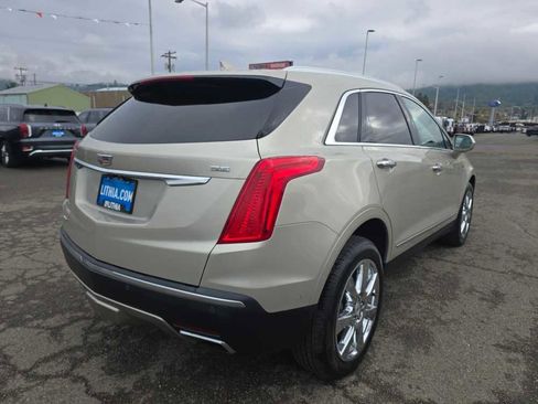 Used 2017 Cadillac XT5 Platinum w/ Driver Assist Package image 5
