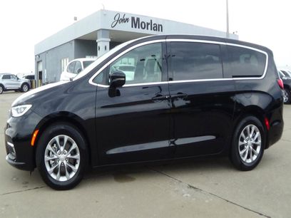 Used 2026 Chrysler Pacifica Limited