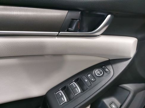Used 2018 Honda Accord LX image 27