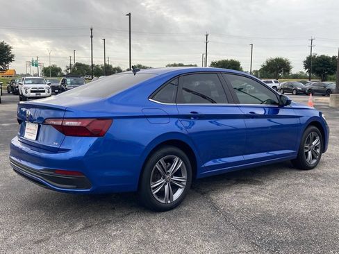 Used 2023 Volkswagen Jetta SE FWD image 5