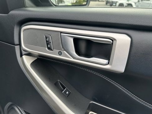 Used 2022 Ford Explorer Limited w/ Equipment Group 301A image 33