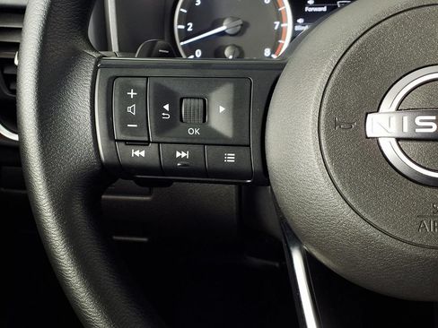Used 2023 Nissan Rogue S FWD image 19