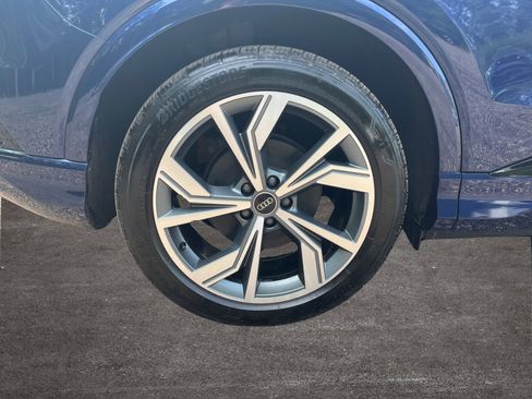 Used 2025 Audi Q4 e-tron Premium Plus image 32