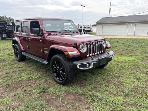 Used 2021 Jeep Wrangler Unlimited Sahara w/ Dual Top Group AWD/4WD image 3