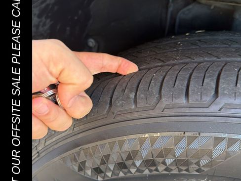 Used 2017 Toyota Highlander LE image 14