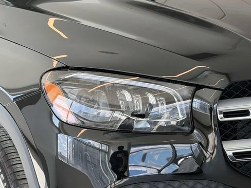 Used 2023 Mercedes-Benz GLS 450 4MATIC image 9