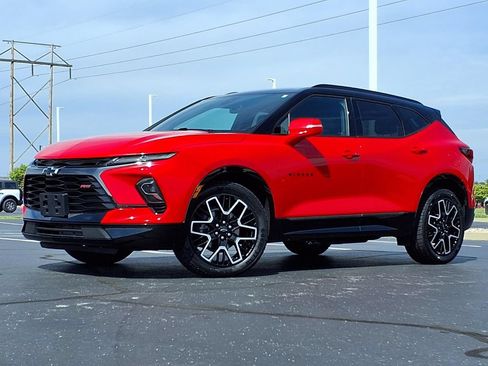 Used 2023 Chevrolet Blazer RS AWD/4WD image 2