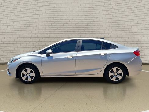 Used 2017 Chevrolet Cruze LS FWD image 5