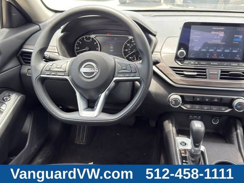 Used 2025 Nissan Altima 2.5 SV AWD/4WD image 23