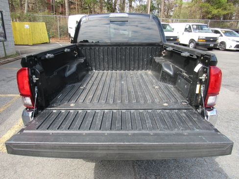 Used 2020 Toyota Tacoma SR5 RWD image 9