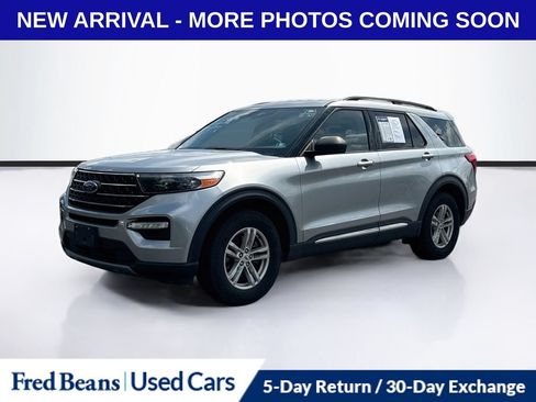 Used 2020 Ford Explorer XLT w/ Equipment Group 202A AWD/4WD image 3