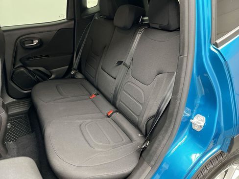 Used 2020 Jeep Renegade Latitude w/ Cold Weather Group FWD image 10