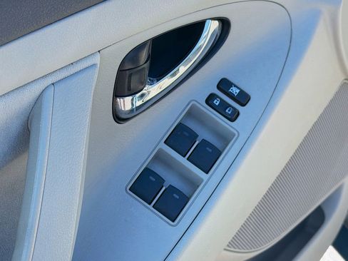 Used 2010 Toyota Camry LE image 21