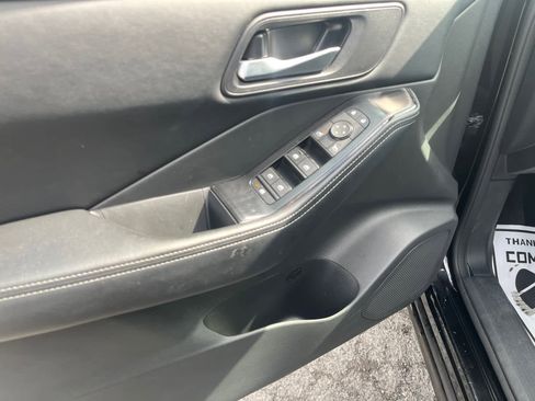 Used 2025 Nissan Rogue SV image 11