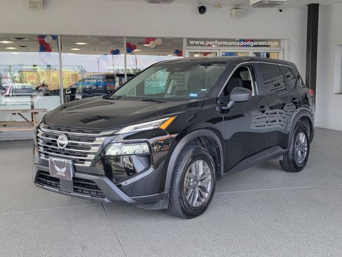 Used 2024 Nissan Rogue S FWD image 3