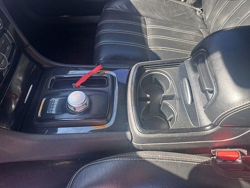 Used 2019 Chrysler 300 S RWD image 15