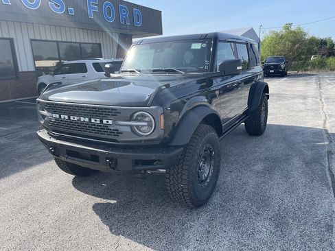New 2025 Ford Bronco Badlands image 2
