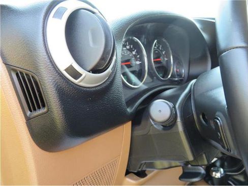 Used 2018 Jeep Wrangler Unlimited Sahara w/ Max Tow Package image 12