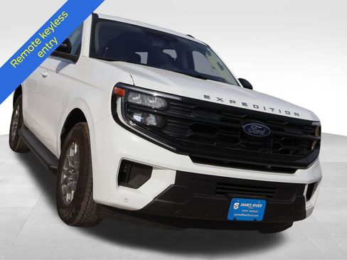 Certified 2025 Ford Expedition Active AWD/4WD image 7