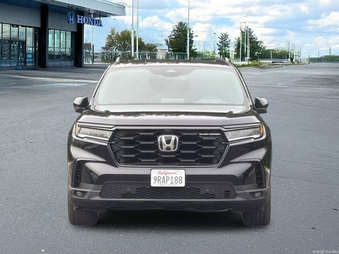 Certified 2025 Honda Pilot Black Edition image 14