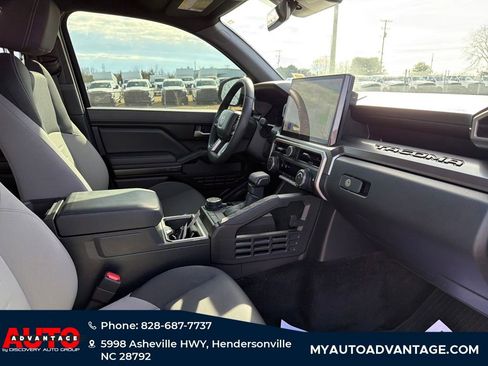 Used 2024 Toyota Tacoma TRD Off-Road AWD/4WD image 34