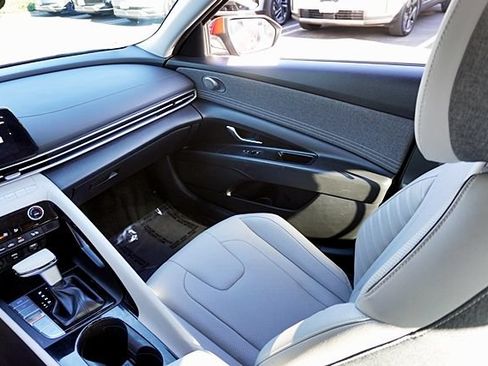 Certified 2023 Hyundai Elantra Limited FWD image 22