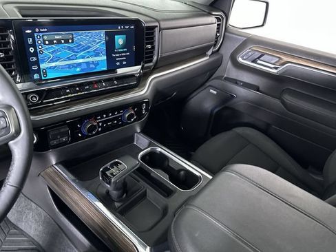 Used 2025 Chevrolet Silverado 1500 LT Trail Boss w/ Convenience Package II AWD/4WD image 36