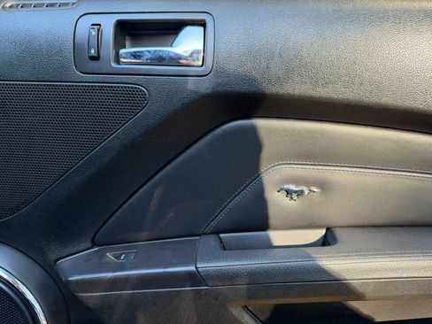 Used 2013 Ford Mustang GT Premium w/ Electronics Pkg RWD image 9