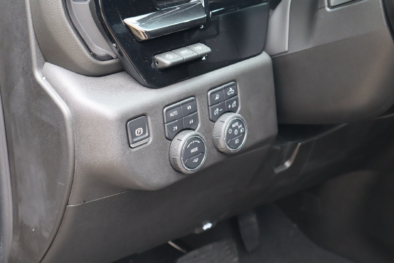 Used 2025 Chevrolet Silverado 2500 ZR2 w/ Technology Package AWD/4WD image 18