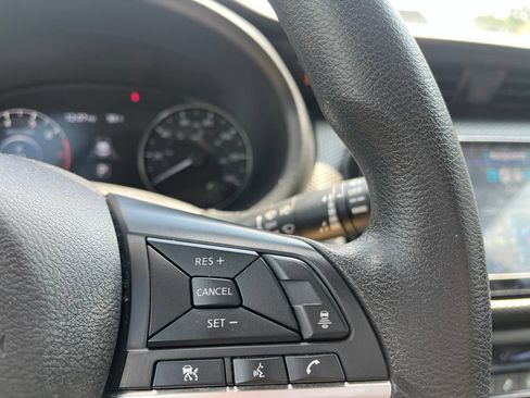 Used 2021 Nissan Kicks SV FWD image 15