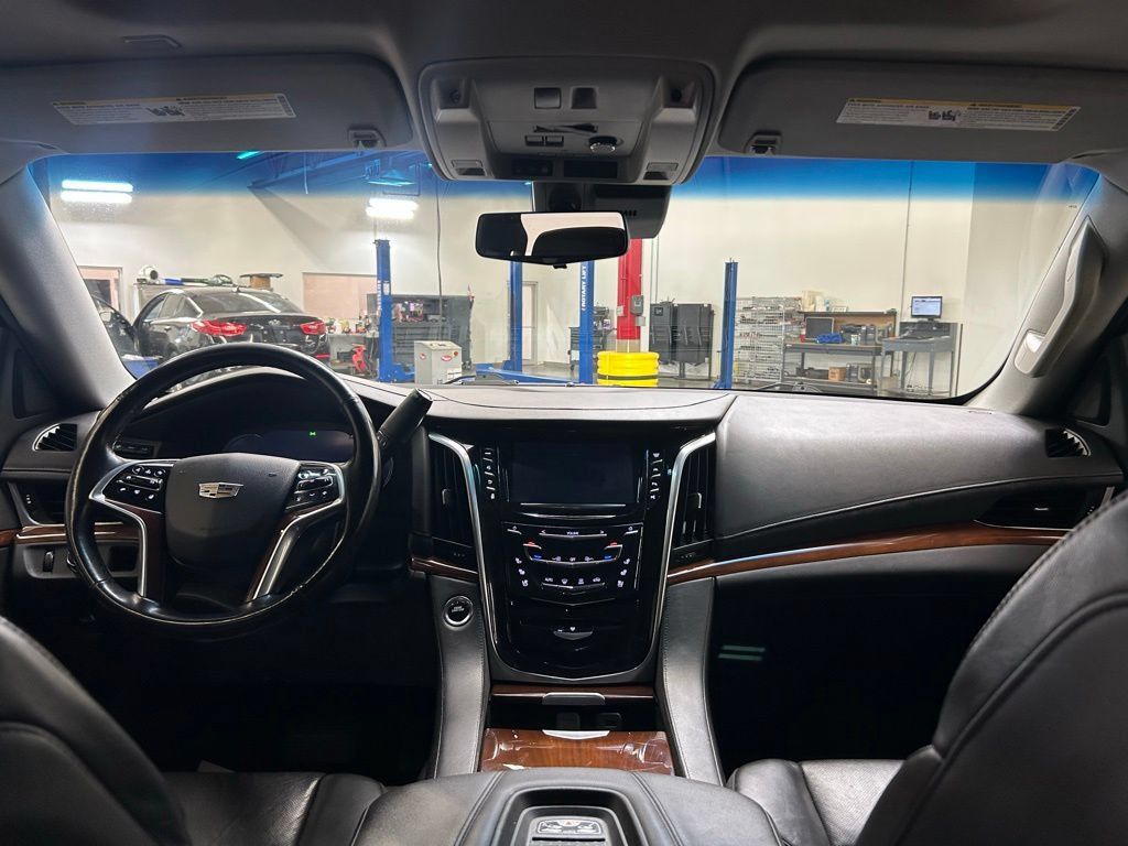 Used 2019 Cadillac Escalade Premium Luxury RWD image 18
