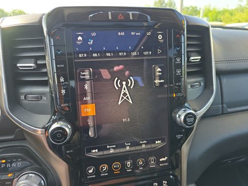 Used 2019 RAM 1500 Laramie AWD/4WD image 31