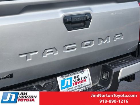 Used 2025 Toyota Tacoma TRD Off-Road image 12