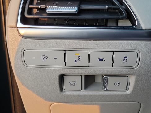 Used 2021 Hyundai Palisade Calligraphy image 15