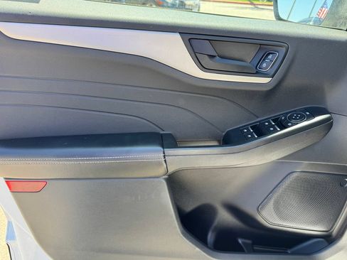 Used 2022 Ford Escape SE FWD image 16