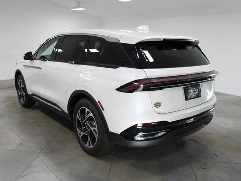 New 2026 Lincoln Nautilus Premier image 6