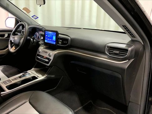 Used 2023 Ford Explorer XLT w/ Equipment Group 202A RWD image 28