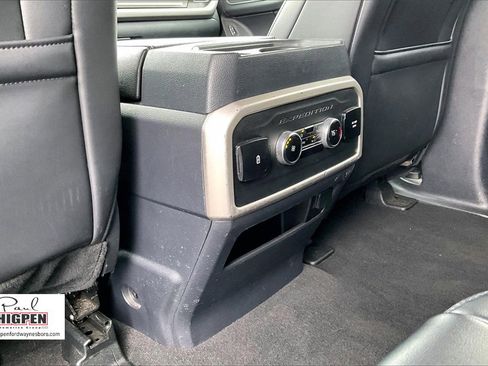 Certified 2024 Ford Expedition XLT image 33