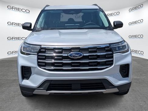 Used 2022 Ford Explorer XLT w/ Equipment Group 202A RWD image 2