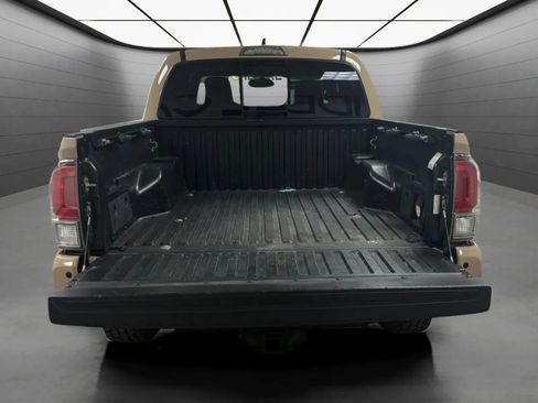 Used 2017 Toyota Tacoma Limited w/ Tow Package RWD image 20