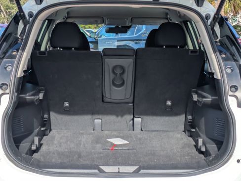 Used 2019 Nissan Rogue SV image 13