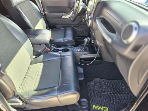 Used 2012 Jeep Wrangler Unlimited Rubicon image 23