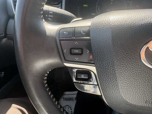 Used 2025 Toyota Camry SE FWD image 25