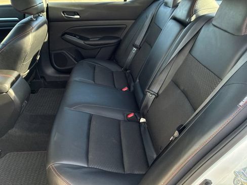 Used 2024 Nissan Altima 2.5 SR FWD image 10