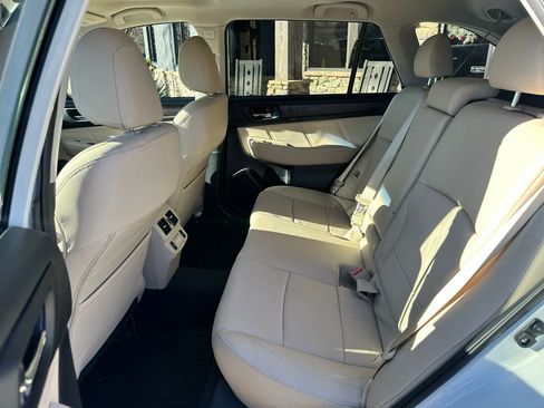 Used 2018 Subaru Outback 3.6R Limited image 37